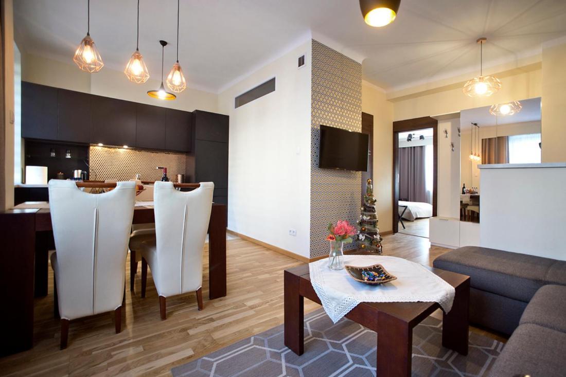 Niepodleglosci Serviced Apartments ワルシャワ エクステリア 写真